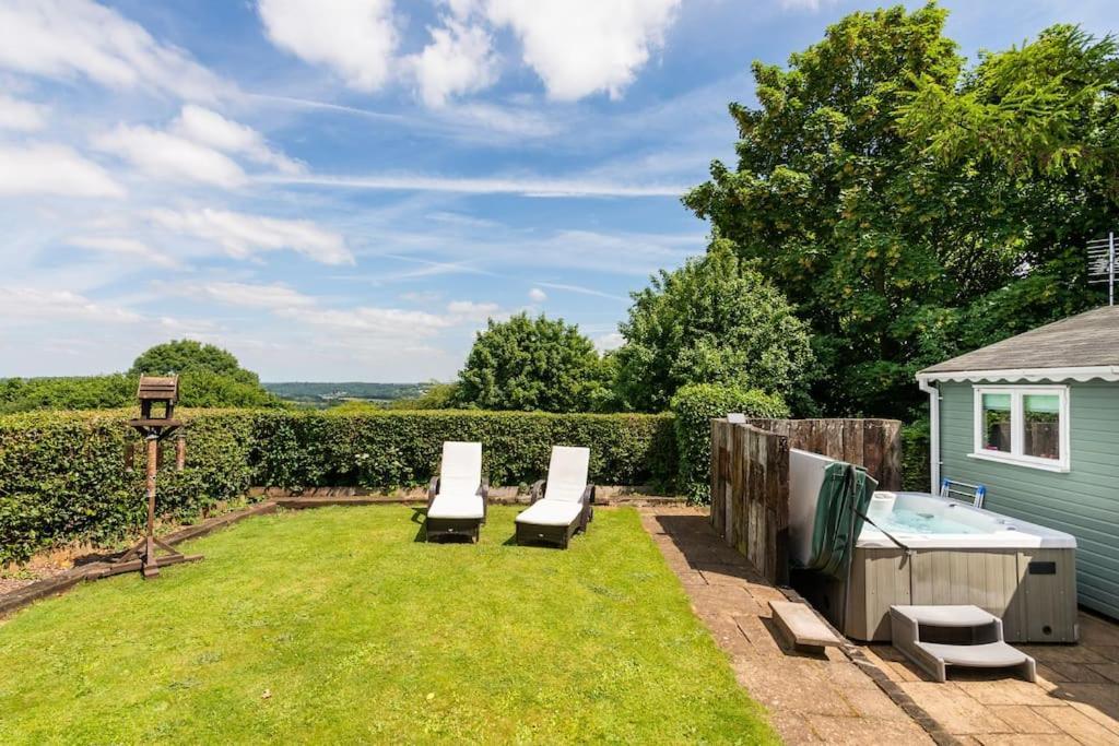 The Summerhouse, Countryside Retreat With Private Hot Tub Bridgnorth Exteriör bild
