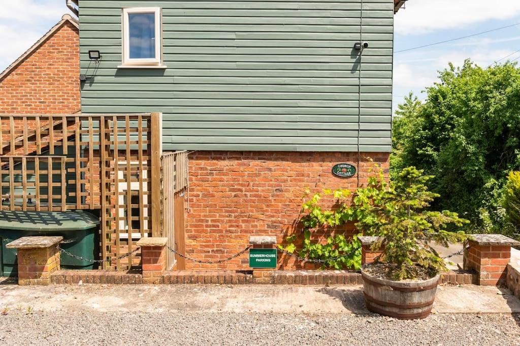 The Summerhouse, Countryside Retreat With Private Hot Tub Bridgnorth Exteriör bild