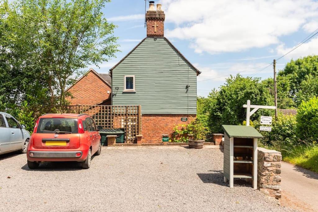 The Summerhouse, Countryside Retreat With Private Hot Tub Bridgnorth Exteriör bild