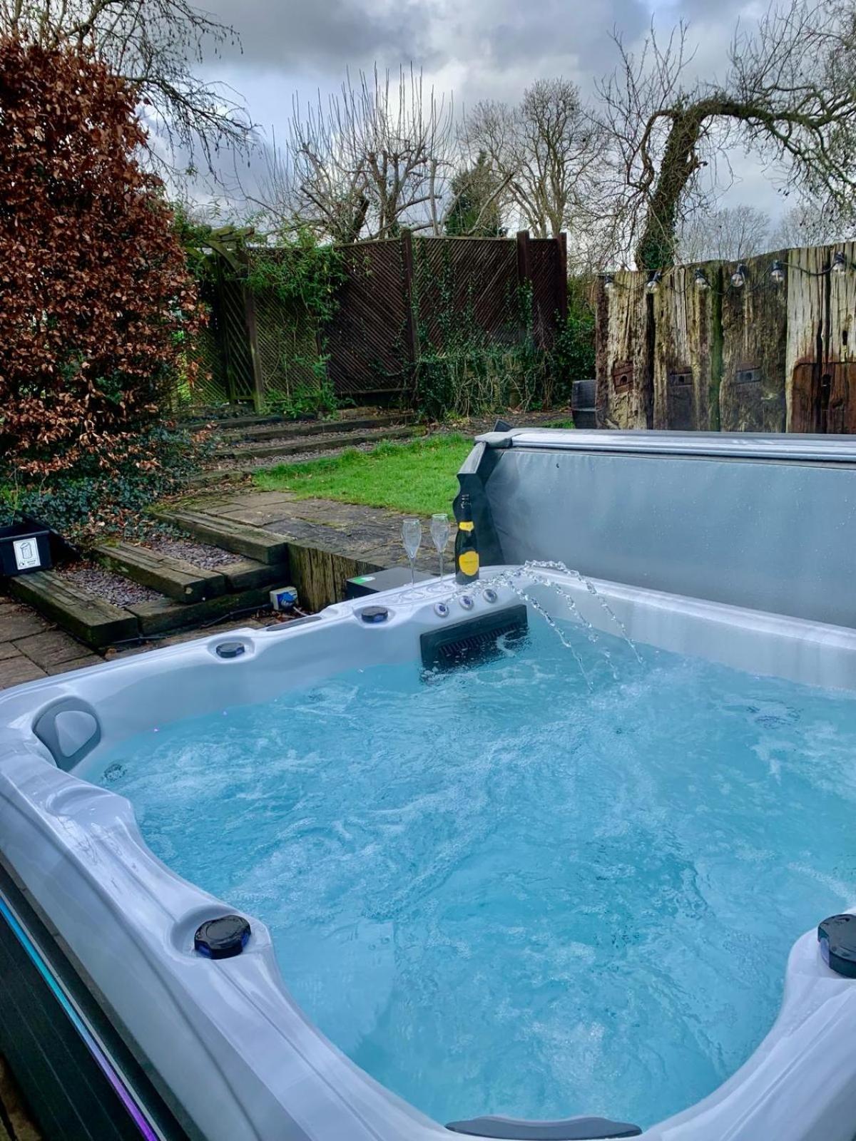 The Summerhouse, Countryside Retreat With Private Hot Tub Bridgnorth Exteriör bild