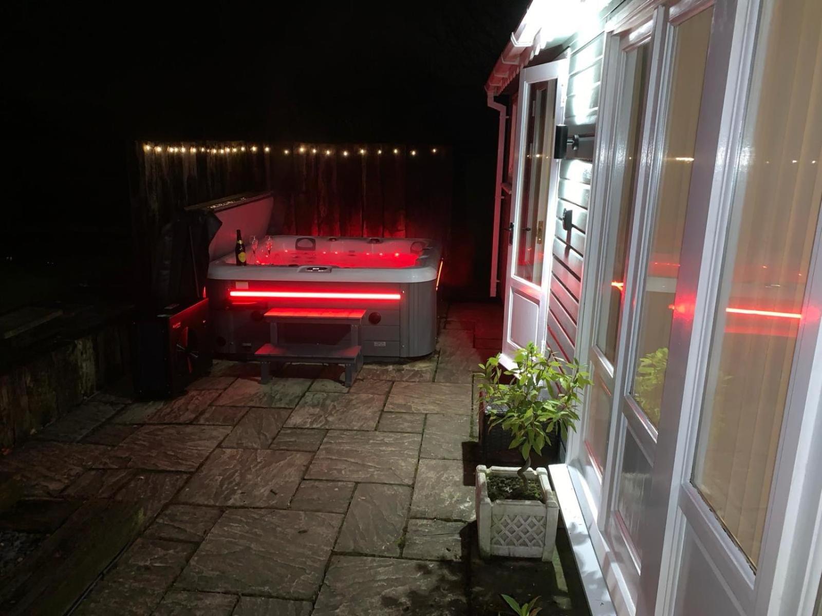 The Summerhouse, Countryside Retreat With Private Hot Tub Bridgnorth Exteriör bild